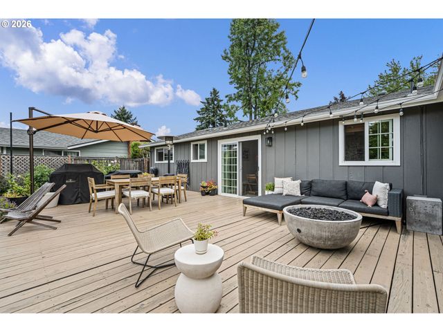 2240 VALHALLA St, Eugene, OR 97401