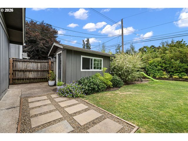 2240 VALHALLA St, Eugene, OR 97401