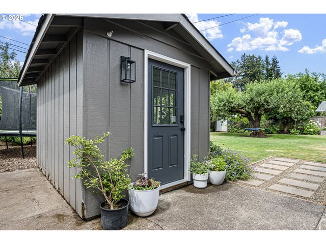2240 VALHALLA St, Eugene, OR 97401