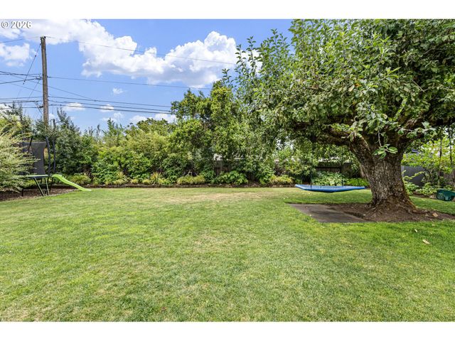 2240 VALHALLA St, Eugene, OR 97401