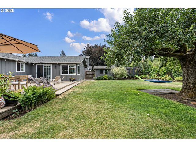 2240 VALHALLA St, Eugene, OR 97401