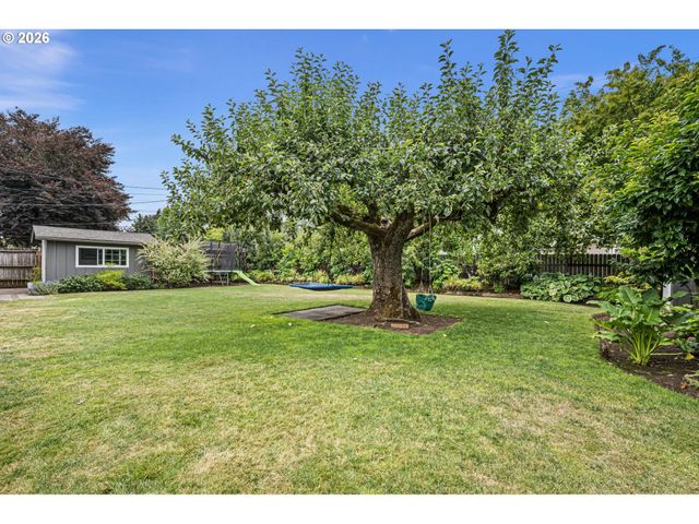 2240 VALHALLA St, Eugene, OR 97401