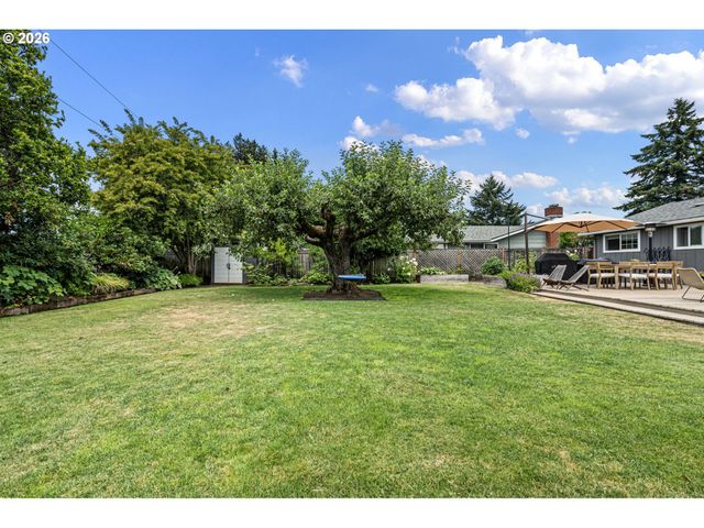 2240 VALHALLA St, Eugene, OR 97401