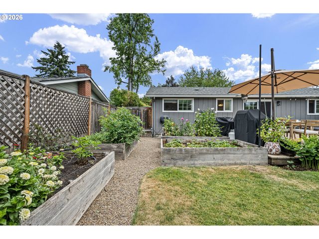 2240 VALHALLA St, Eugene, OR 97401