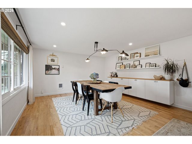 2240 VALHALLA St, Eugene, OR 97401