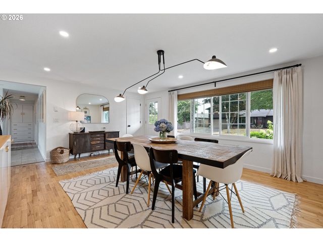 2240 VALHALLA St, Eugene, OR 97401