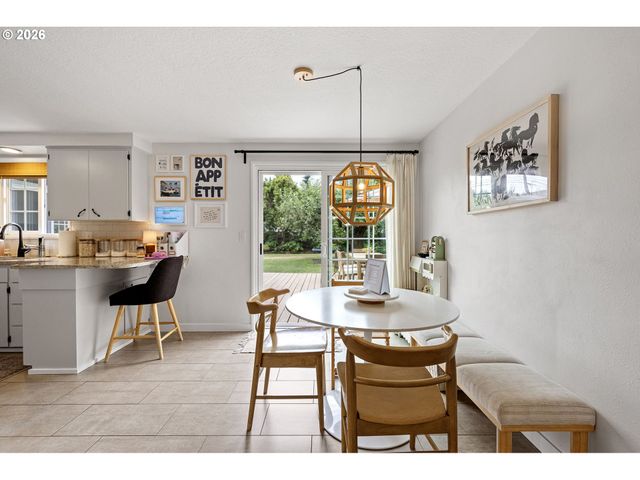 2240 VALHALLA St, Eugene, OR 97401
