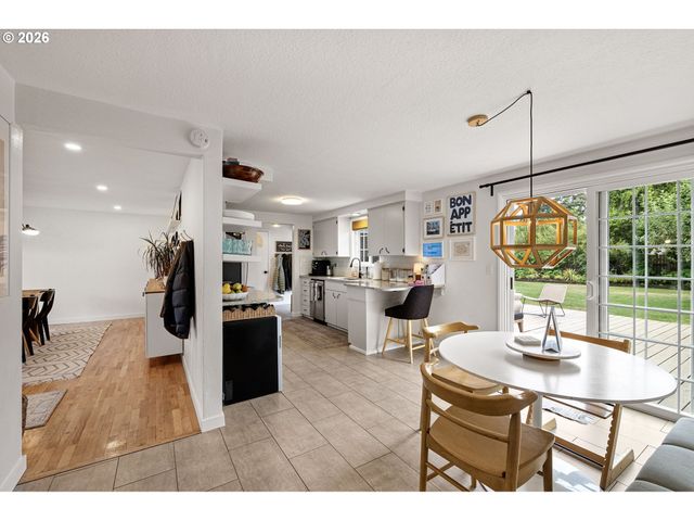 2240 VALHALLA St, Eugene, OR 97401