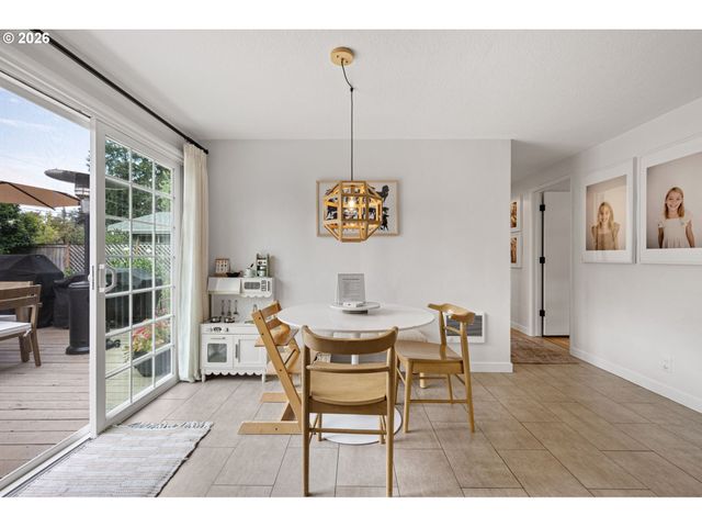 2240 VALHALLA St, Eugene, OR 97401