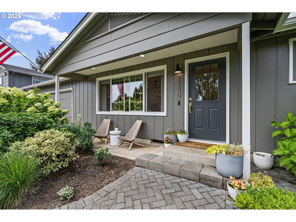 2240 VALHALLA St, Eugene, OR 97401