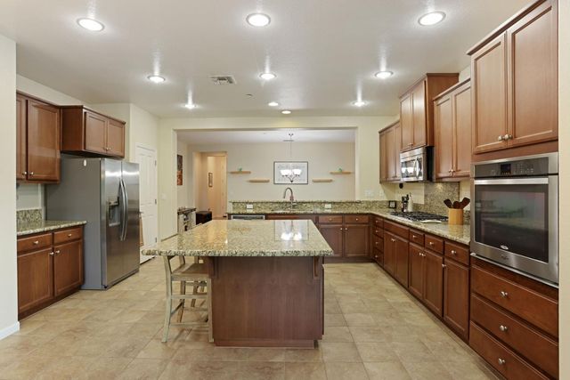 1094 Danilo Ct, Manteca, CA 95337