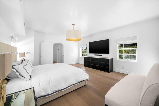 939 W 47th Ct, Miami Beach, FL 33140