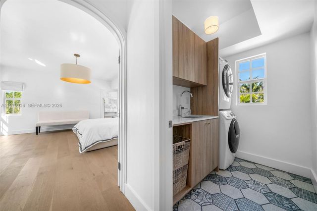 939 W 47th Ct, Miami Beach, FL 33140