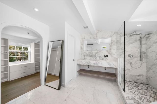 939 W 47th Ct, Miami Beach, FL 33140