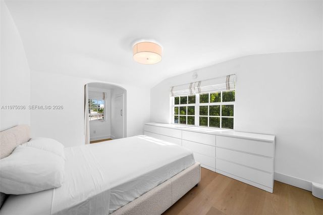 939 W 47th Ct, Miami Beach, FL 33140