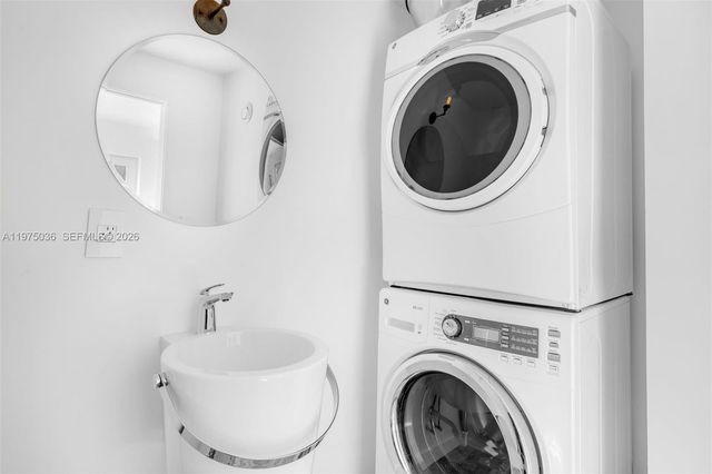 939 W 47th Ct, Miami Beach, FL 33140