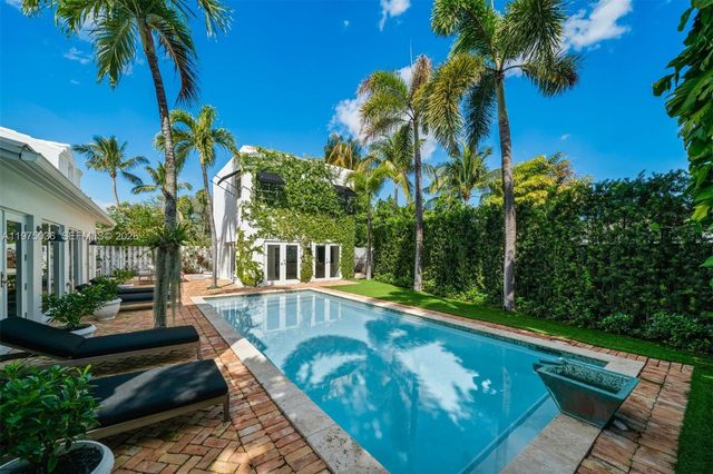 939 W 47th Ct, Miami Beach, FL 33140