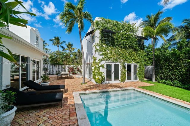 939 W 47th Ct, Miami Beach, FL 33140