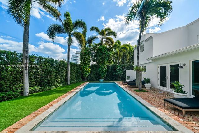 939 W 47th Ct, Miami Beach, FL 33140