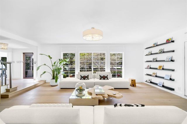 939 W 47th Ct, Miami Beach, FL 33140