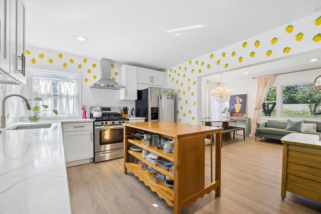 644 W Hinsdale Avenue, Hinsdale, IL 60521