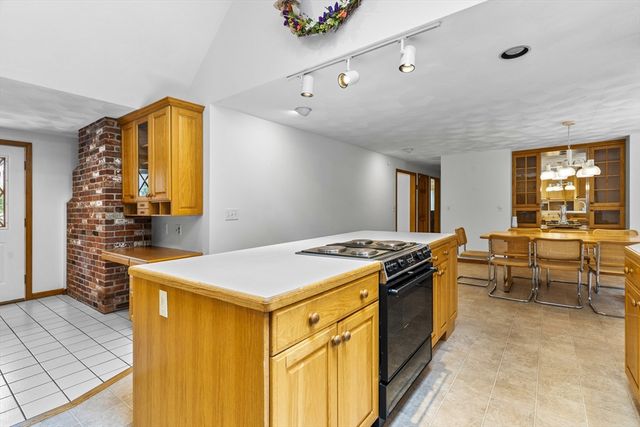 730 Lindsey St, Attleboro, MA 02703