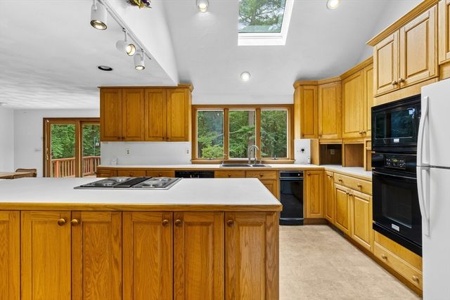 730 Lindsey St, Attleboro, MA 02703