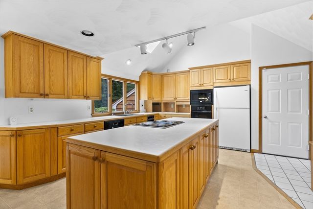 730 Lindsey St, Attleboro, MA 02703