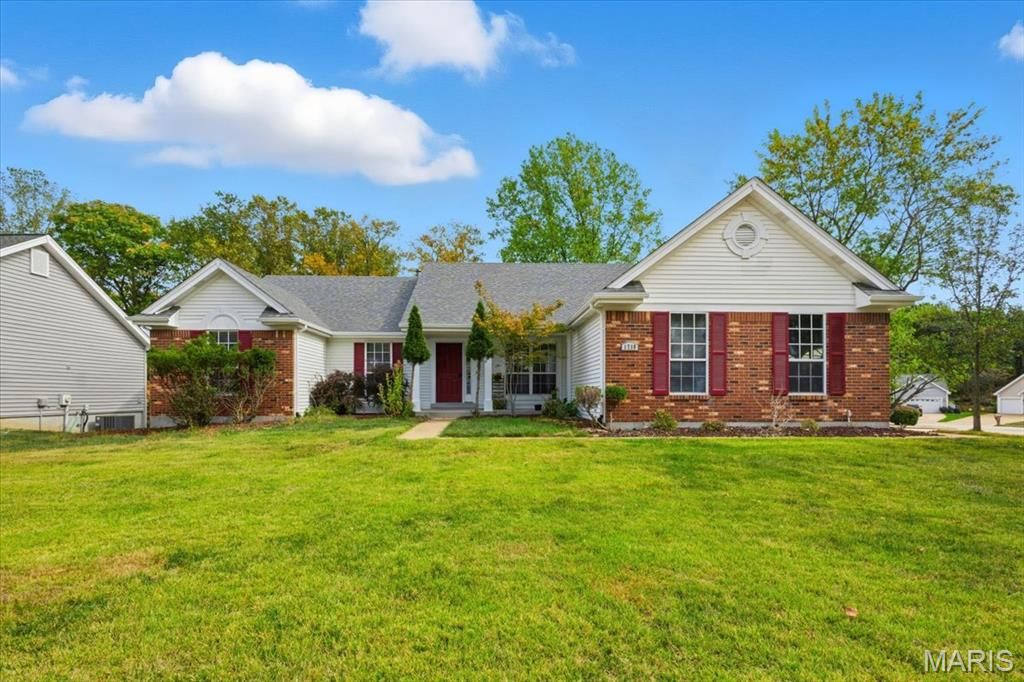 1718 Pheasant Run Drive, Maryland Heights, MO 63043