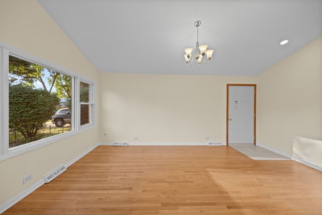 9752 Tripp Avenue, Skokie, IL 60076