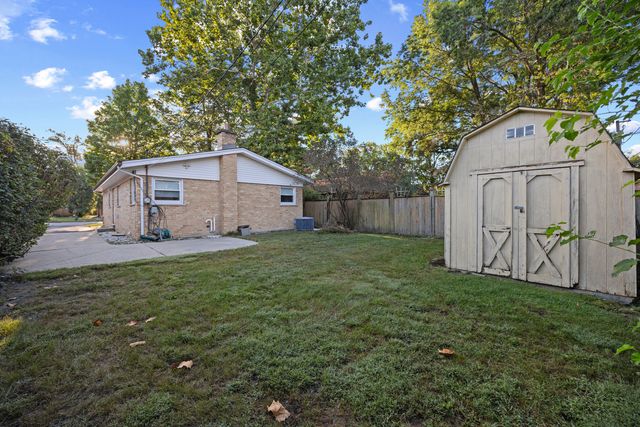 9752 Tripp Avenue, Skokie, IL 60076