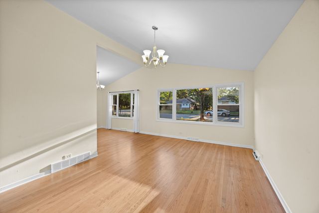 9752 Tripp Avenue, Skokie, IL 60076