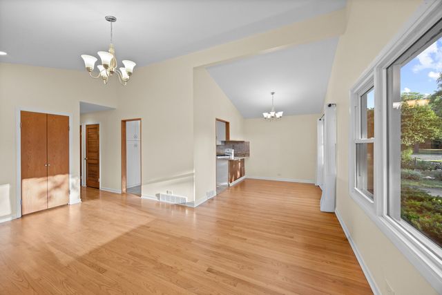 9752 Tripp Avenue, Skokie, IL 60076