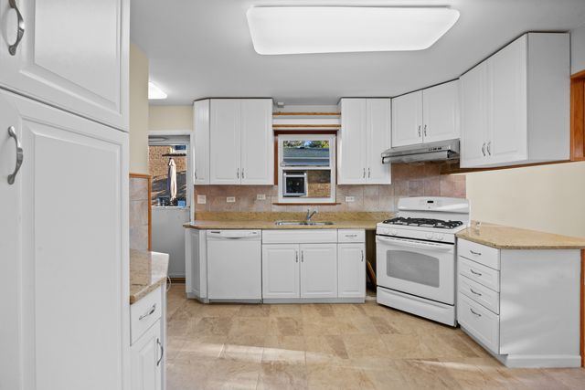 9752 Tripp Avenue, Skokie, IL 60076