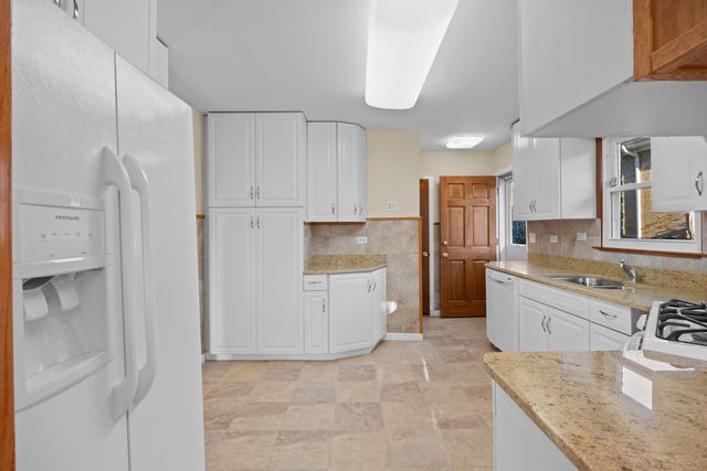 9752 Tripp Avenue, Skokie, IL 60076