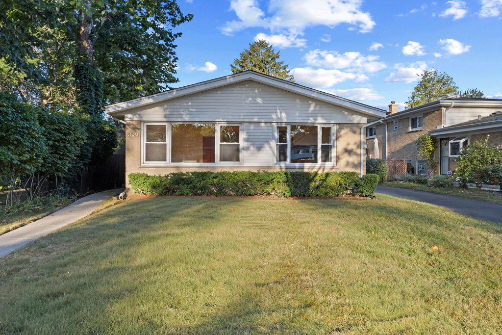 9752 Tripp Avenue, Skokie, IL 60076