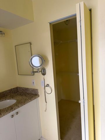 10522 Greenbriar Court, Boca Raton, FL 33498