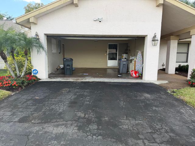 10522 Greenbriar Court, Boca Raton, FL 33498