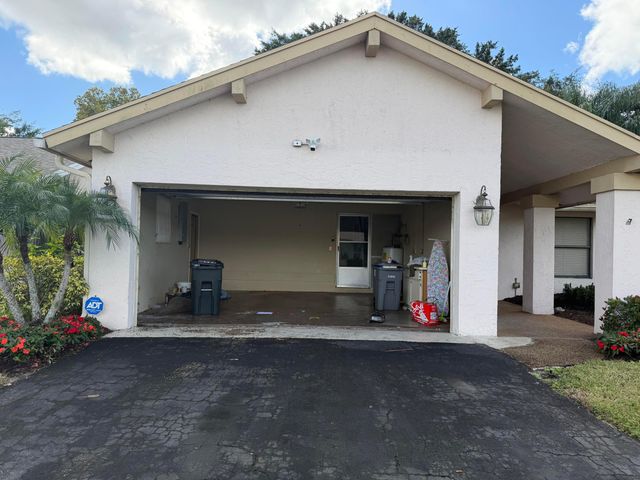 10522 Greenbriar Court, Boca Raton, FL 33498