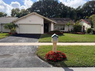 10522 Greenbriar Court, Boca Raton, FL 33498