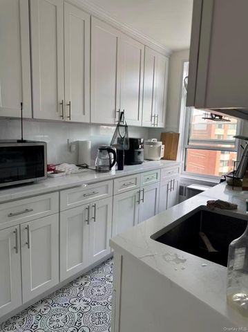 41-25 kissena Boulevard unit 6HH, Flushing, NY 11355