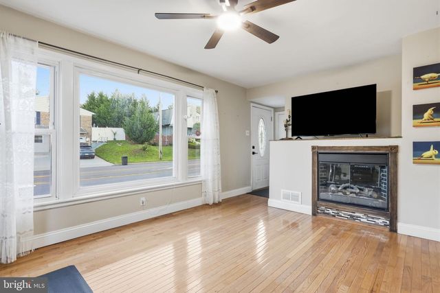 125 COUNTY LINE RD, Feasterville Trevose, PA 19053
