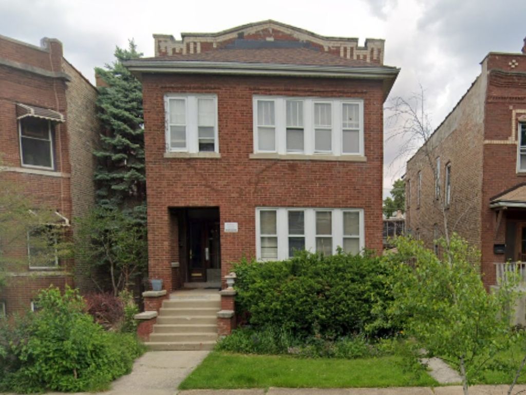 5208 W Hutchinson Street 2, Chicago, IL 60641