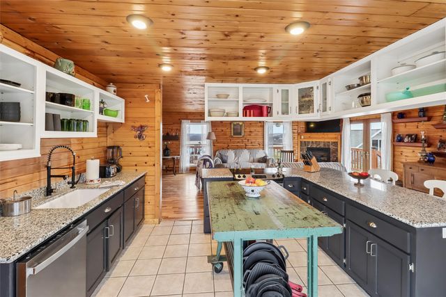 7812 & 7824 N 67th Avenue E, Kellogg, IA 50135