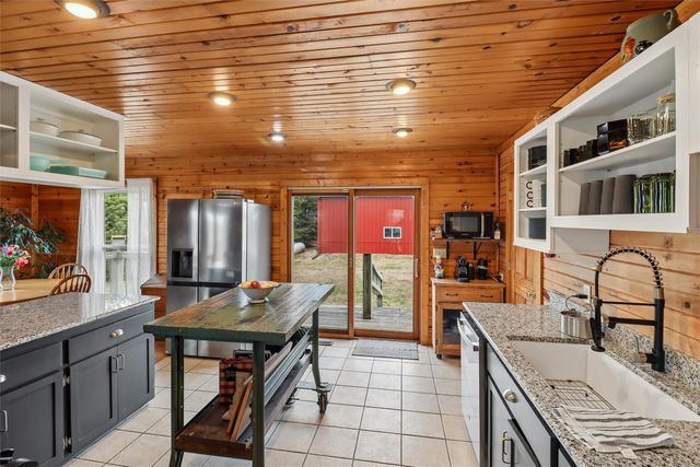 7812 & 7824 N 67th Avenue E, Kellogg, IA 50135