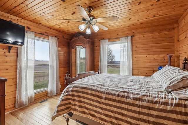 7812 & 7824 N 67th Avenue E, Kellogg, IA 50135