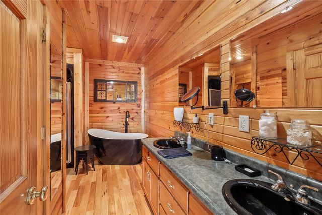 7812 & 7824 N 67th Avenue E, Kellogg, IA 50135