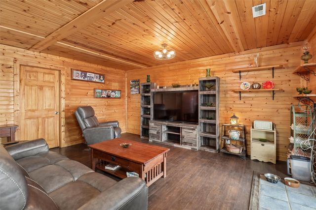 7812 & 7824 N 67th Avenue E, Kellogg, IA 50135