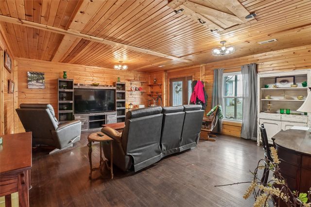 7812 & 7824 N 67th Avenue E, Kellogg, IA 50135