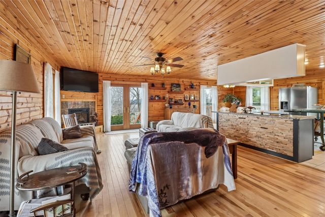 7812 & 7824 N 67th Avenue E, Kellogg, IA 50135